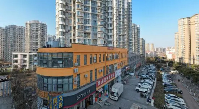 Ward Aladdin Hotel (Changjiang East Road Huangdao Golden Beach Branch), Prenota Hotel Hotel a Shandong con parcheggio, Parcheggio