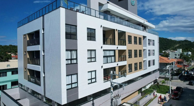 Adra 306 - Cobertura Duplex na praia de Bombinhas - 3 suítes - Vista para o mar - Edifício com academia e piscina no Rooftop