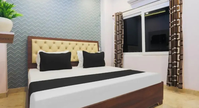 National Banaras Inn City View & Balcony, Забронировать Отель Варанаси штат Уттар-Прадеш, рядом с Bharat Mata Temple
