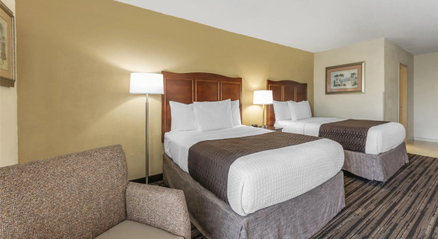 Четырёхместный номер Standard с балконом Best Western Plus North Miami-Bal Harbour
