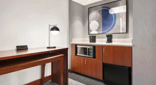 Номер Standard c 1 комнатой с балконом Courtyard by Marriott Memphis Airport