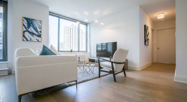 Bright 2 Bedrooms 2 Bathrooms Unit With Balcony, Забронировать Апартаменты/квартира Апартаменты Нью-Йорка, рядом с Крайслер-билдинг, Апартаменты/квартира
