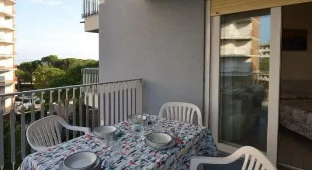 Stylish Flat for 5 Guests with Terrace in Lignano, Book Hotel Lignano Sabbiadoro Friuli Venezia Giulia