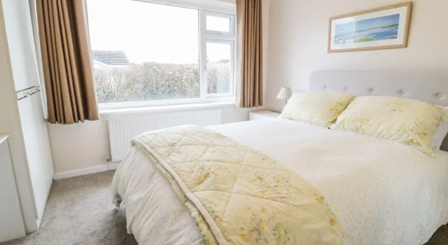 Rhos Cottage, Book Feriehus Hoteller i Benllech med parkering, Parkering