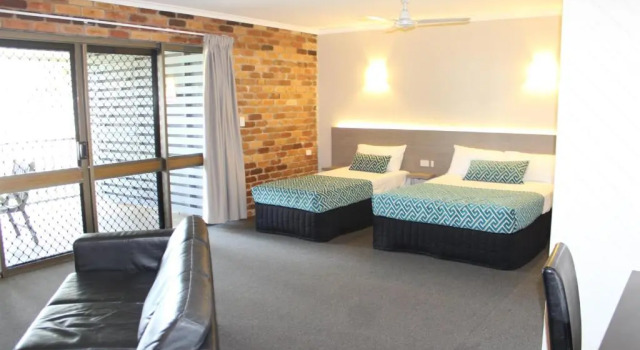 Апартаменты Sarina Beach Motel
