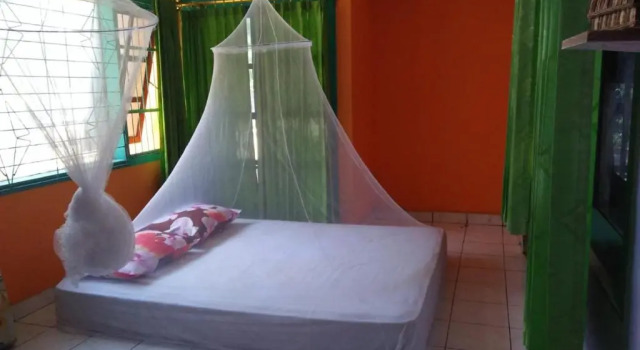 Кровать в общем номере Guest house dorm Floressa