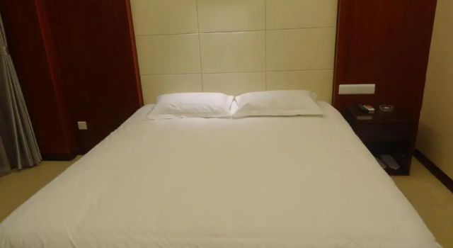 Люкс Superior Huilong Tower Hotel