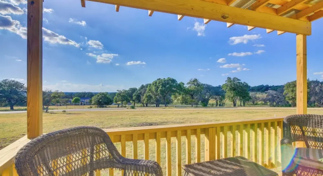 Коттедж Ranch Cabin w/ Decks, 10 Mi to Fredericksburg