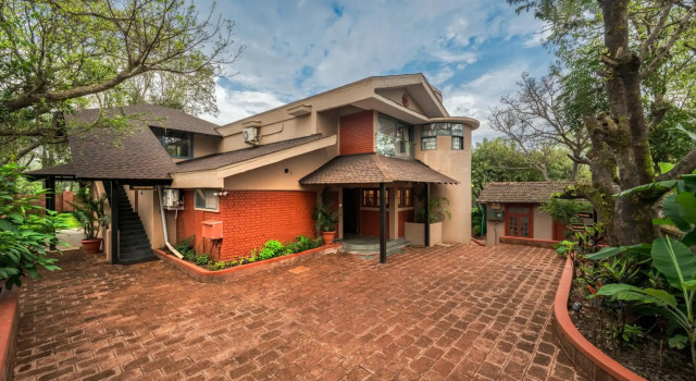 SaffronStays Red Brick House, Panchgani - rustic villa with huge lawn and terrace