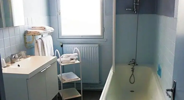Hôtel Du Port, Забронировать Отель Ле-Сабль-д'Олон Vendée, рядом с Scoot-Wave