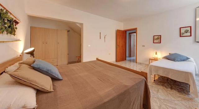 And001 in Andrano With 4 Bedrooms and 2 Bathrooms