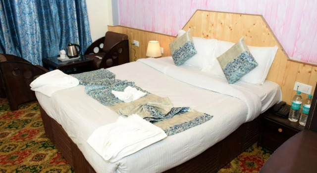 Comlux Hotels Manali, Забронировать Отель Отели Манали с парковкой, Парковка