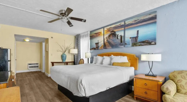 Номер Deluxe Days Inn by Wyndham Myrtle Beach-Grand Strand