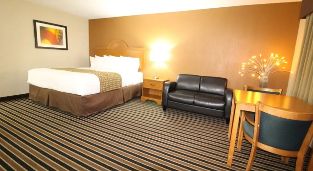 Номер Deluxe Westbridge Inn & Suites