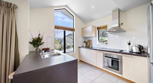 Sunshine Bay Escape - Close to Central Queenstown, Buchen Sie Hotel Queenstown Lake Wakatipu