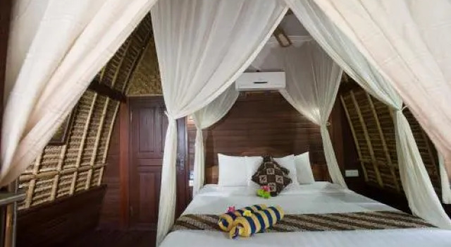 Alam Nusa Bungalow Huts & Spa, Забронировать Курортный отель Курортные отели Лембонган, рядом с Пляжный клуб Sandy Bay, Курортный отель