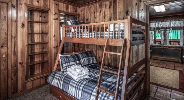 413apvillage23avncb - Alpine Cabin