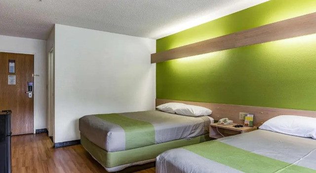 Четырёхместный номер Standard Motel 6-Charlotte, NC - University