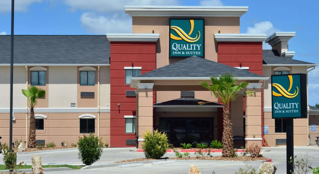 Quality Inn & Suites Kenedy - Karnes City, Varaa Hotelli Karnes City Texas