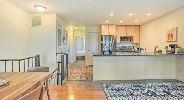Sun-lit Vernon Condo < 2 Mi to Ski Resort!, Book Apartment Vernon New Jersey