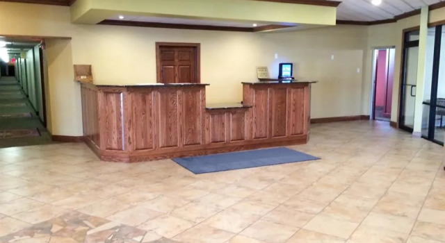 Quality Inn & Suites, Забронировать Отель Отели Дикинсон с парковкой, Парковка