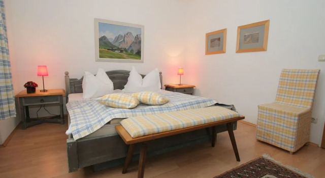 Modern Apartment in St Wolfgang im Salzkammergut Near Lake, Rezerwuj Apartament Hotele w Salzburg z parkingiem, Parking