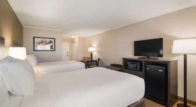 Четырёхместный номер Standard Best Western University Inn