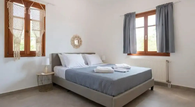 Theodora s Suite in Agios Charalampos, Prenota Casa vacanze Hotel a Paro con parcheggio, Parcheggio
