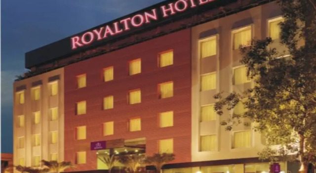 Двухместный полулюкс Royalton Hyderabad Abids
