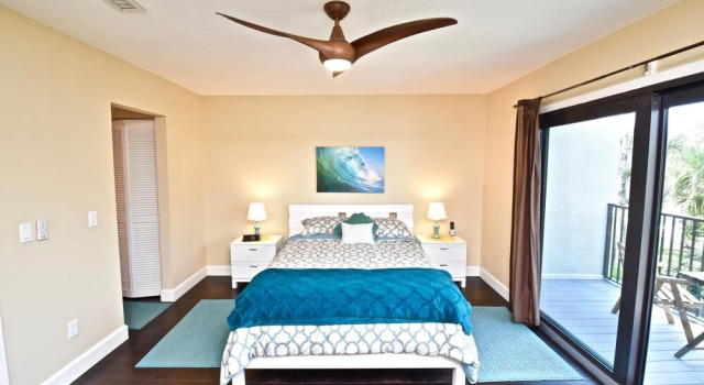 SEA Winds Unit 01 Beach Retreat, Rezerwuj Dom wakacyjny Hotele w Saint Augustine Area z parkingiem, Parking
