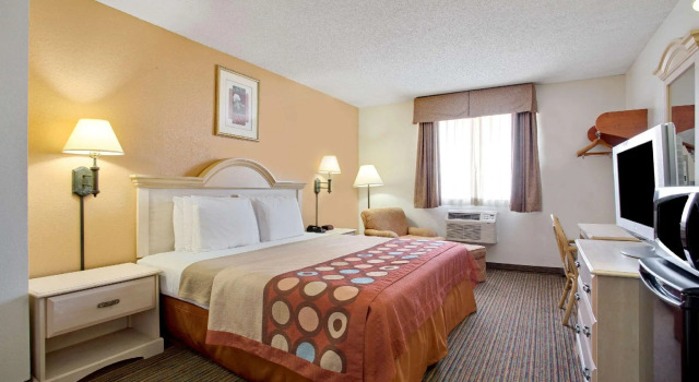 Двухместный номер Super8 by Wyndham NEARBY Clearwater St Petersburg International Airport