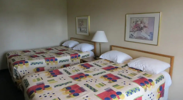 Homestyle Inn and Suites Springfield, Забронировать Отель Отели Спрингфилд с парковкой, рядом с Great Western Depot, Парковка