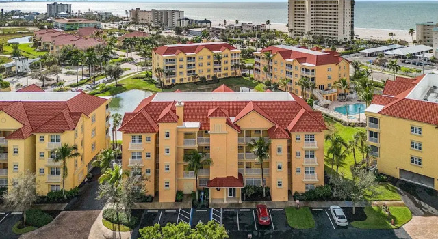 Номер Standard Bella Lago 444 ~ Beautifully Updated Condo Just Across The Street From The Beach! 3 Bedroom Condo by RedAwning
