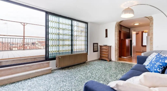 Ponte di Rialto Penthouse with Panoramic Terrace, Забронировать Апартаменты/квартира Венеция Венето, рядом с Accademia Bridge