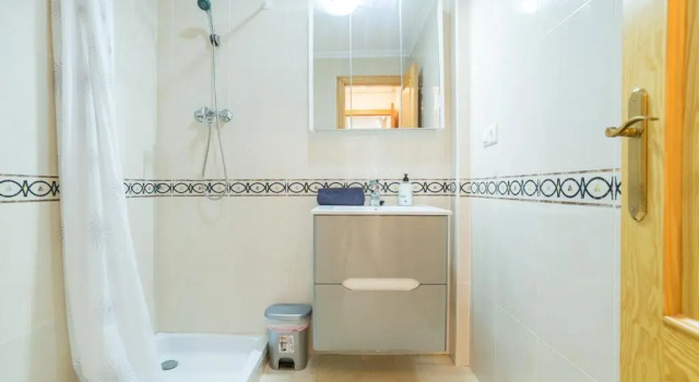 Апартаменты 2 bedroom 2 Bathroom Entire Apartment in Rojales with Pool