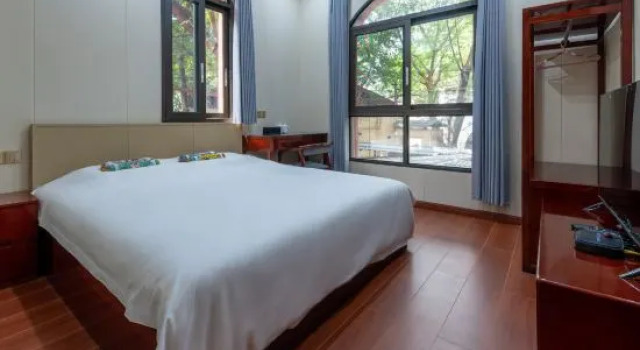 Кровать в общем номере (мужской номер) Chongqing Kaibu Courtyard Centennial Style of Western-style Houses High-end Residence Nanbin Road Changjiang Cableway Store