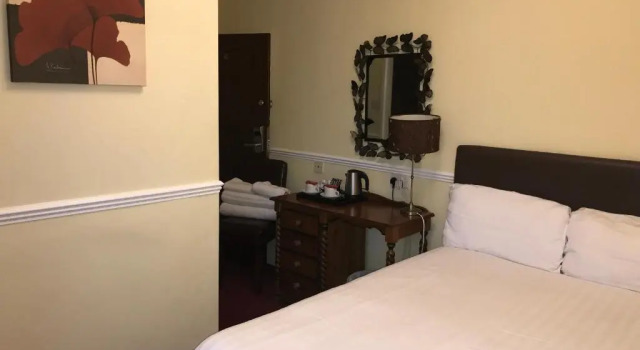 Двухместный номер Standard Barons Court Hotel