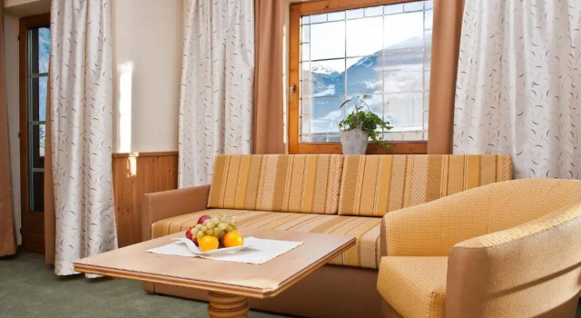Hotel Landhaus Kerschdorfer, Rezerwuj Hotel Hotele w Tyrol z parkingiem, Parking