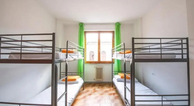 Кровать в общем номере (мужской номер) Safestay Pisa Centrale