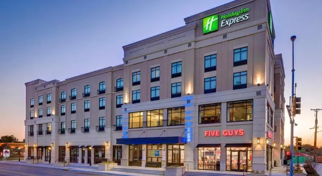Кровать в общем номере Holiday Inn Express & Suites - Kansas City KU Medical Center by IHG