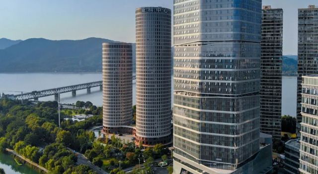 Четырёхместный номер Standard с видом на город Le Meridien Hangzhou, Binjiang