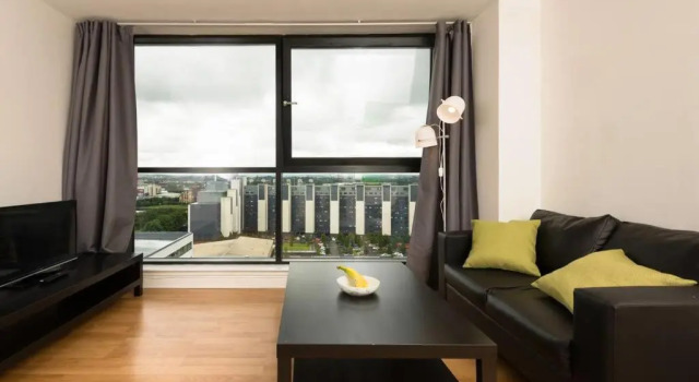 Trendy 10th floor studio apartment, Забронировать Апартаменты/квартира Отели Glasgow & The Clyde Valley с парковкой, Парковка