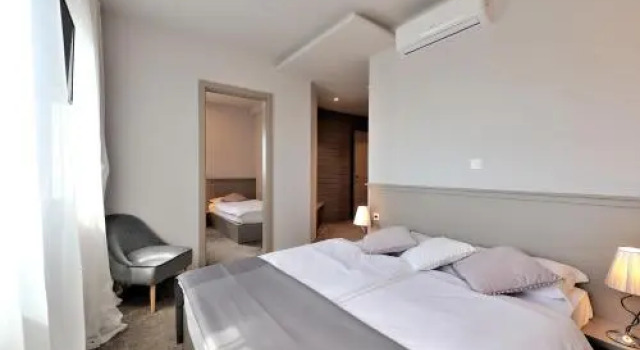 Deluxe Villa No.10 - Rooms & Apartments, Book Apartment Hotels in Mandre with Parking, Parking