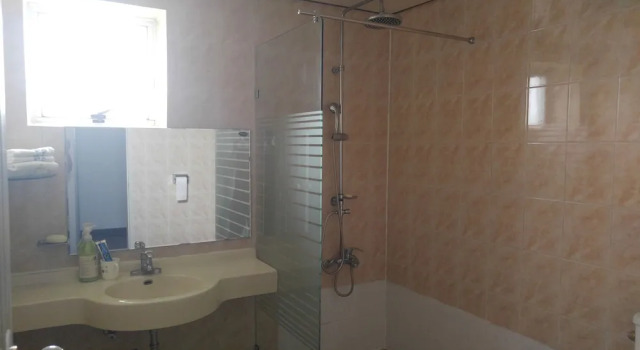 Шестиместный номер Standard Shiny Hotel