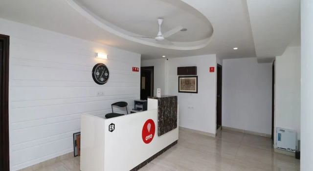 OYO 12074 Vikrant's Residency, Забронировать Отель Гургаон 