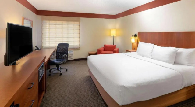 Номер Standard Spark by Hilton Savannah Midtown