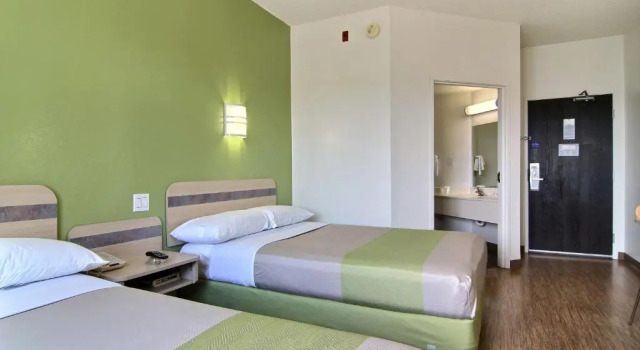 Четырёхместный номер Standard Motel 6-Albuquerque, NM - North