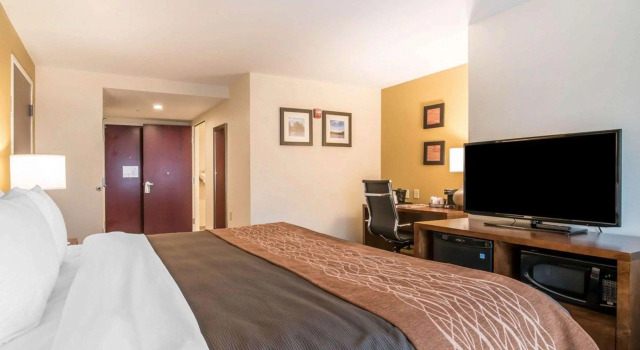 Двухместный номер Standard Comfort Inn & Suites Brattleboro I-91