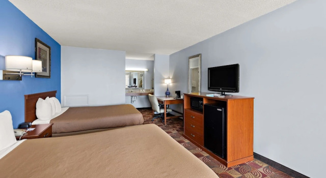 Четырёхместный номер Standard с балконом Americas Best Value Inn Celina