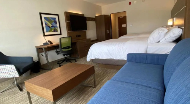Двухместный люкс Holiday Inn Express & Suites - Aurora by IHG